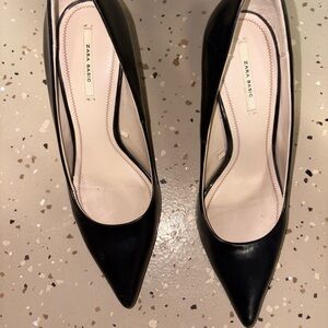 Zara Black Pointed Toe Mid-Heel Pumps